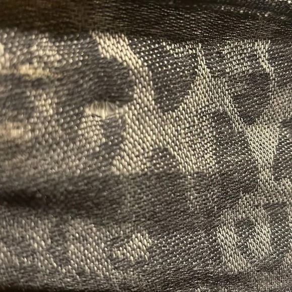 Gray and black light weight scarf with fringes NWOT - Picture 10 of 10